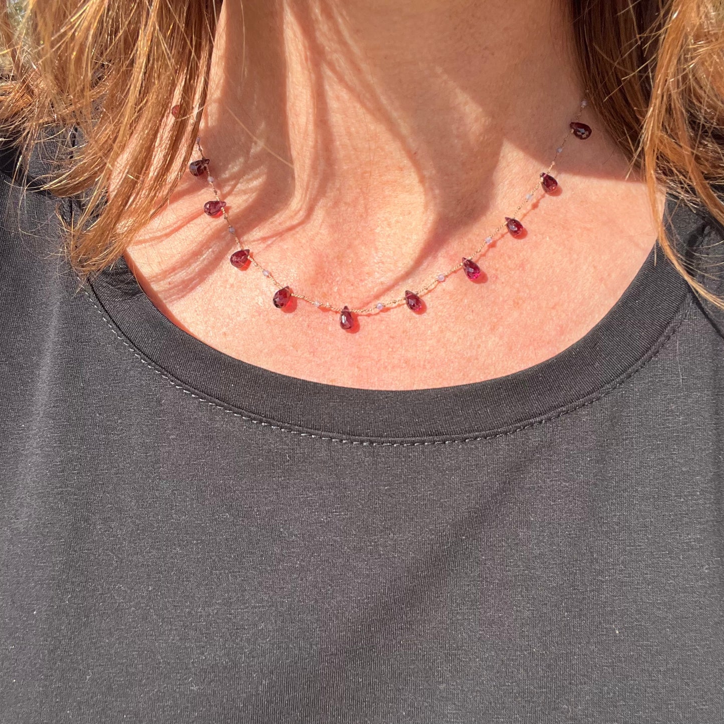 Collier plumetis grenat