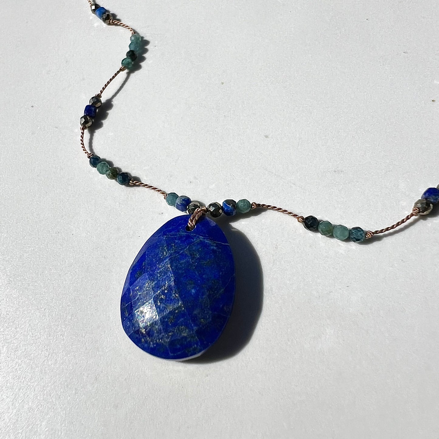 Collier l’attrape-rêves lapis-lazuli