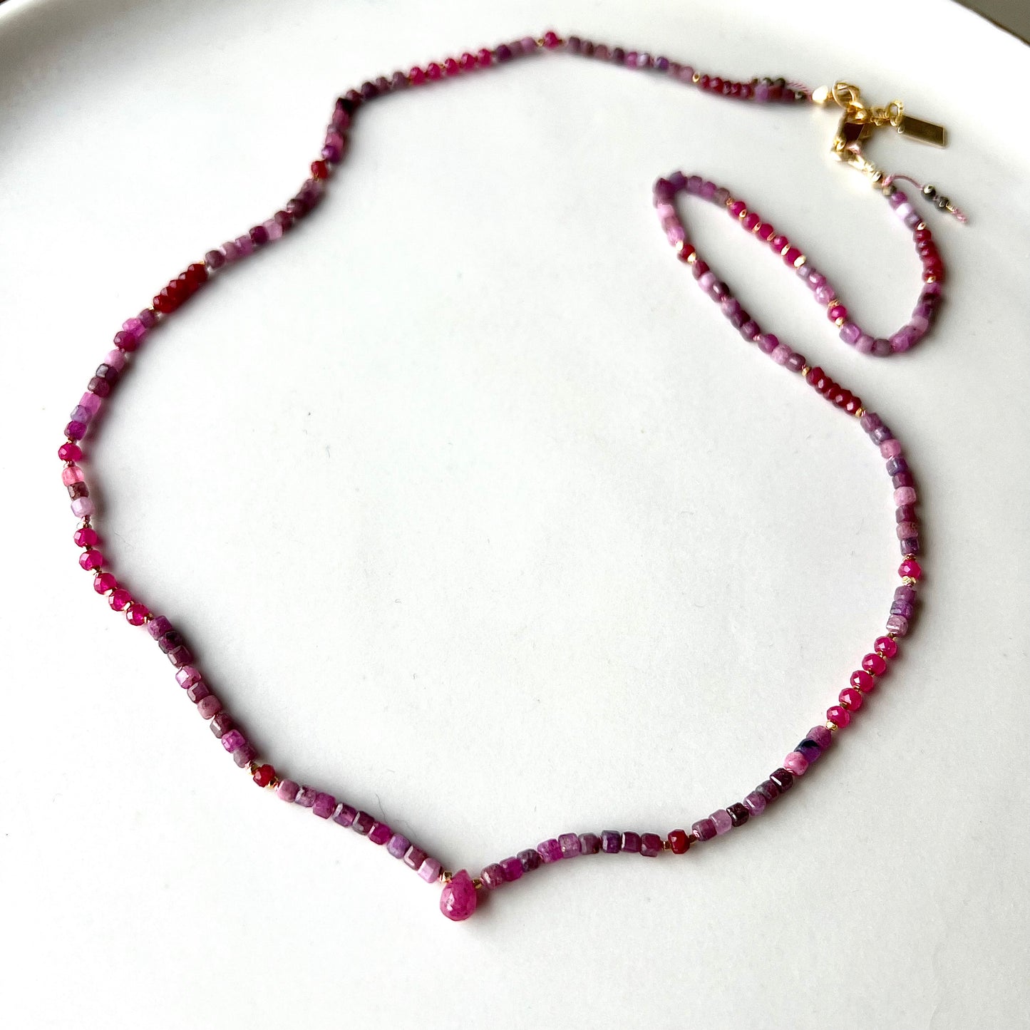 Collier « OUNA » en rubis roses