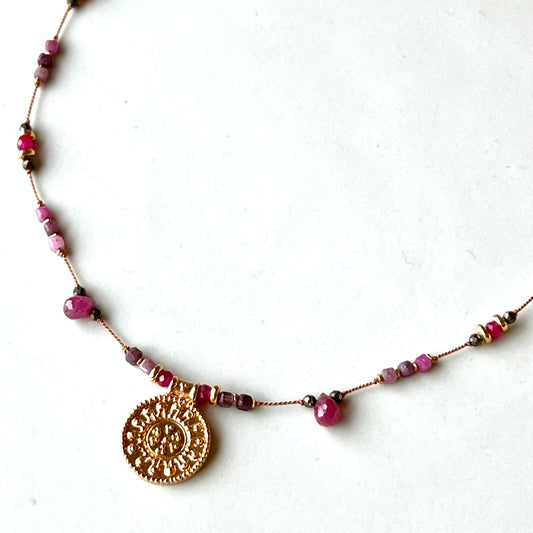 Collier «  Arabesque »rubis